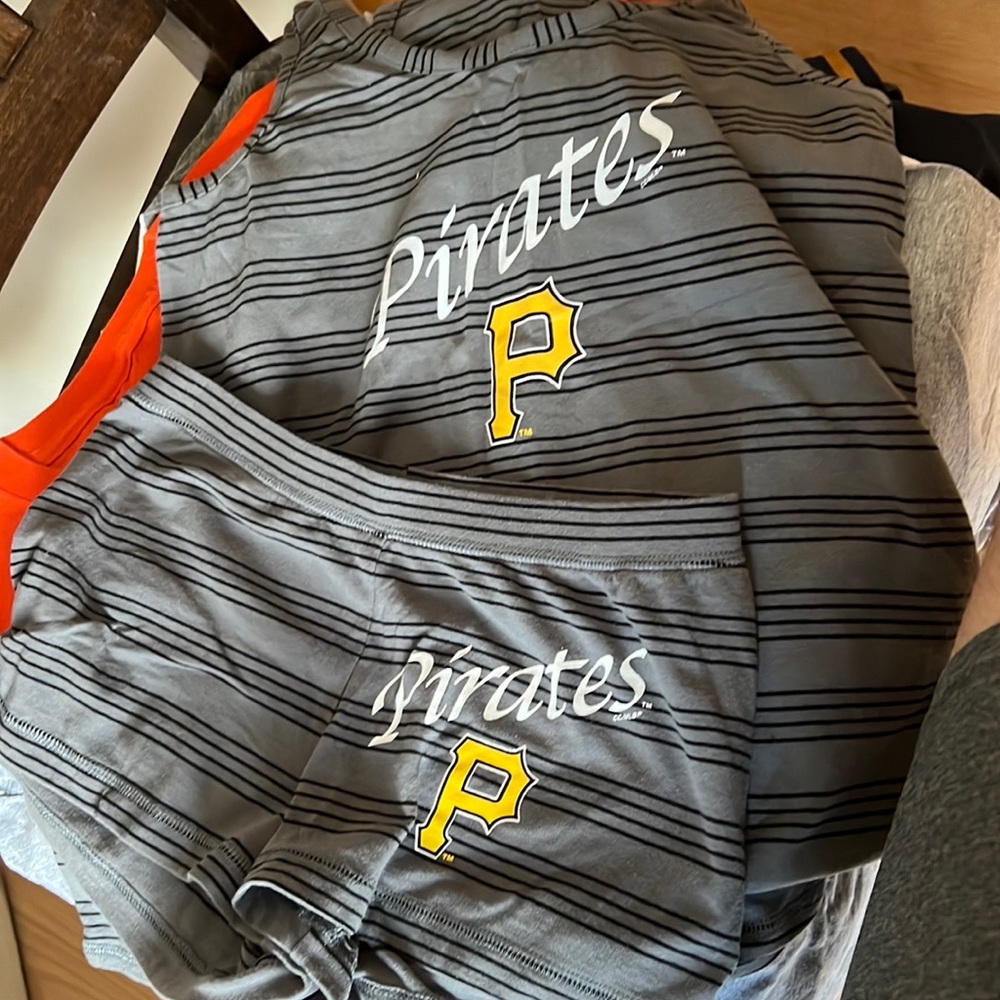 Women’s PJ set, Pittsburgh Pirates, racer type tank w/ short shorts, size Small